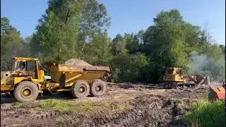 Fiat Allis HD31 dozer stuck pulled out by steiger and volvo dump wagon !!