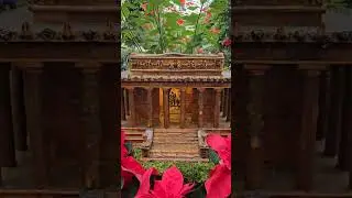 A replica of the Lincoln Memorial made out of plants
