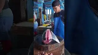 Cleaning tuna skin #shorts #fyp #food #tuna #seafood #yellowfintunasteak #ajibnariman #fishing