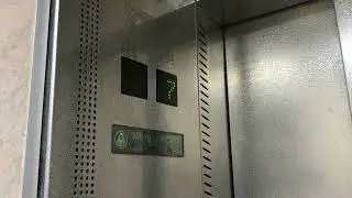 Ancien ascenseur modernisé par Thyssenkrupp