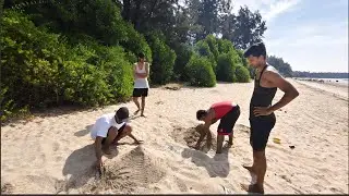 Beach DAY  ⛱️  sab ne milkar banaya pyramid 😎