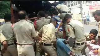 ABVP Students Na Kiya Dharna Board Of Intermediate Ka Pass Nampally Road Per TS Police Una Giraftar