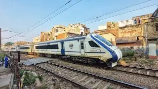 Trains piercing through Old Heritage Agra City Level Crossing | रेलवे फाटक से निकली तेज रफ्तार ट्रेन