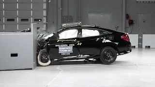 2016 Honda Civic 4-door driver-side small overlap IIHS crash test