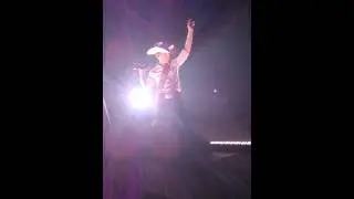 Justin Moore falling off the stage