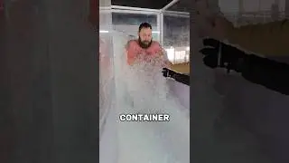 Он застрял во льду на 2 часа.