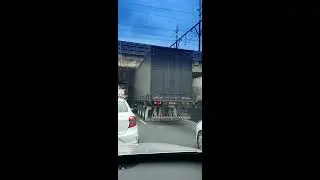 Ser&aacute; que vai passar ? caminh&atilde;o na av do estado SP  5 fev 2021