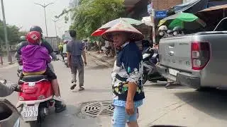 Vietnamese streets today, Vietnam with its beauty, the conical hat worn by friendly people.