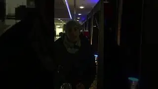 Theo Reinhardt vor dem Fahrerhotel