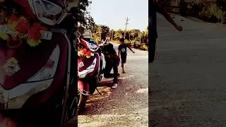 ଗାଡ଼ି ସଫା କଲା ବେଳେ ପଛରେ ଏଟାକ, #short  #funny  #comedy  #youtubeshorts  #bike