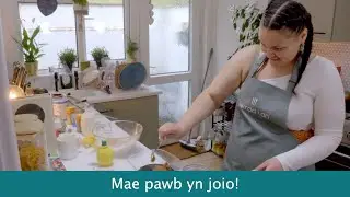 Blas o...Bwrdd i Dri | Rafioli 'Gorfodplesio' Si&ocirc;n Tomos Owen