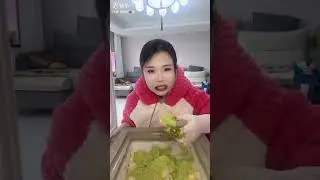 YY EATING FREEZER FROST WITH HEAVY MATCHA POWDER ICE EATING ASMR