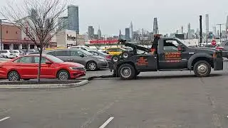 Tow Truck in Action at BJ&rsquo;s Wholesale (Astoria/LIC) 🚨 | Parking Lot Vehicle Removal in NYC
