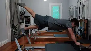 Ejercicio Avanzado de cuadrupedia ;  Última progresión: #pilates #pilatesworkout #reformerpilates 