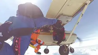 Skydiving 5-way exit on back