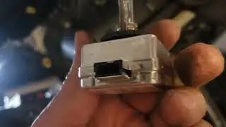 How To Change Jeep Grand Cherokee Xenon Headlight Bulb 