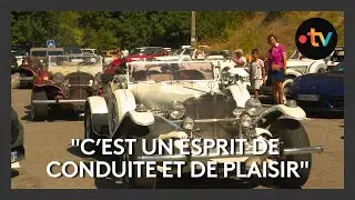 Des Excalibur, voitures am&eacute;ricaines rares, forment un convoi exceptionnel dans les Alpes