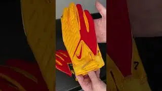 Travis Kelce's Nike Superbad 6.0 PE Gloves