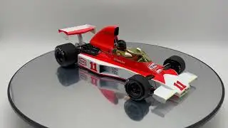 1976 F1 WORLD CHAMPION JAMES HUNT 1/18 COLLECTION ( PAST & PRESENT )