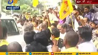 TDP holds protest against sand shortage at Kakinada