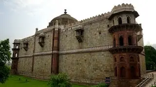 Solo Walk - Qila E Kuhna Mosque