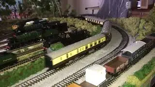 Dapol Manors running session,7819 Hinton Manor and 7820 Dinmore Manor.