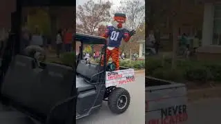 Auburn Christmas Parade Aubie