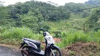 Suasana di jalan giriwaringin menuju cipakem bantu di subcriber dan di like di komen