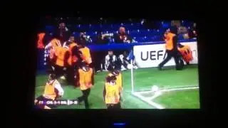 Chelsea VS Basel steward get in way of corner