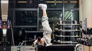 165 107斤 八块腹肌的姐姐 #腹肌 #健身 #健身氮泵 #自律 #核心力量