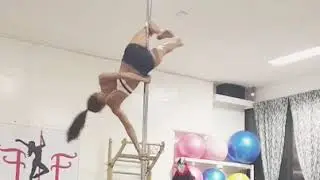 Pole fitness tutorial -Mermaid tail (Juli Ponder)