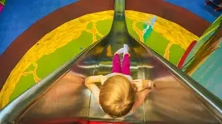 Kids Playing in Huge Indoor Play Area (indoor playground family fun at Leo's Lekland)