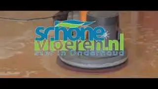 Het reinigen van een linoleum vloer
