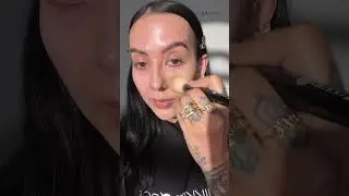 Вот более естественный способ нанесения тональной основы KVD #урокимакияжа