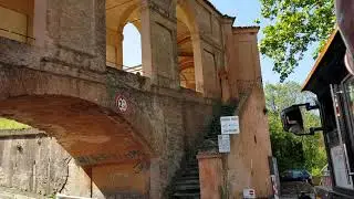 Bologna. Salita a San Luca con il trenino San Luca Express