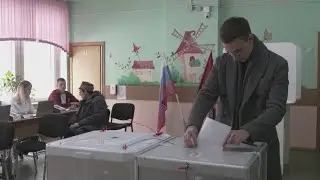 Russians cast votes during last day of presidential election
