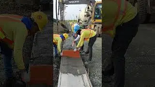 #construction ⚒️ concreting of curbs and gutter with fabricated molds to increase productivity.