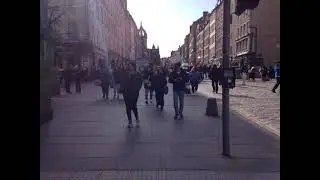 Tofgam Short Number 115 - Patrick Geddes statue to building