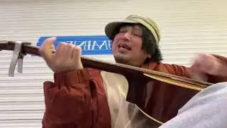 カモメは新島逸平と歌を歌う狩 がライブ配信中！