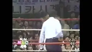 Referee: Isidro Rodriguez (VEN) / Myung Woo Yuh vs Joey Olivo (08/12/1985)