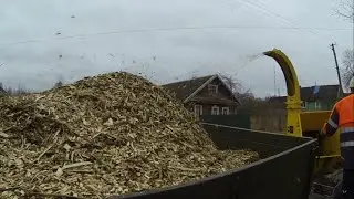 Щепки летят /  Засыпаем двор древесной щепой