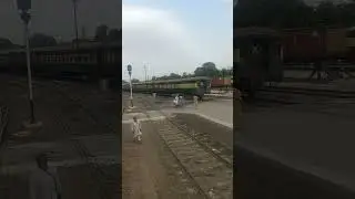 The Oldest and famous train khyber mail 1up leaving Multan cantt station #train #shorts #ytshorts