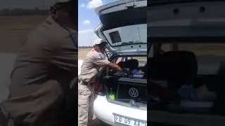 Eating bribes by traffic cops 👮