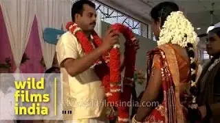 Exchange of garlands: Kerala Hindu wedding