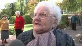 Seniorzy mają nowy ogr&oacute;d. Zobacz, jak się cieszą