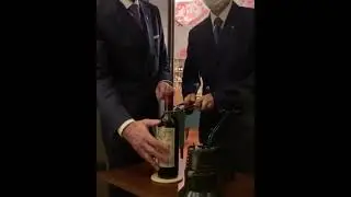 🇮🇹Opening a 1961 Petrus bottle for $15,000 with heated forceps