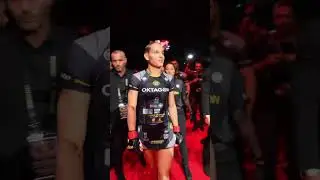 Alina Dalaslan l&auml;uft in die Festhalle ein! 🔥🏟️