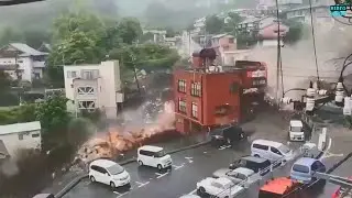 Video of huge landslide in Atami, Japan that swept away several homes, leaving dozens people missing