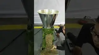Машины для производства кормовых гранул изготавливают корма для кур,свиней и крупного рогатого скота