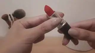 ASMR lipstick show and tell / lo-fi, whispering, tapping, white noise